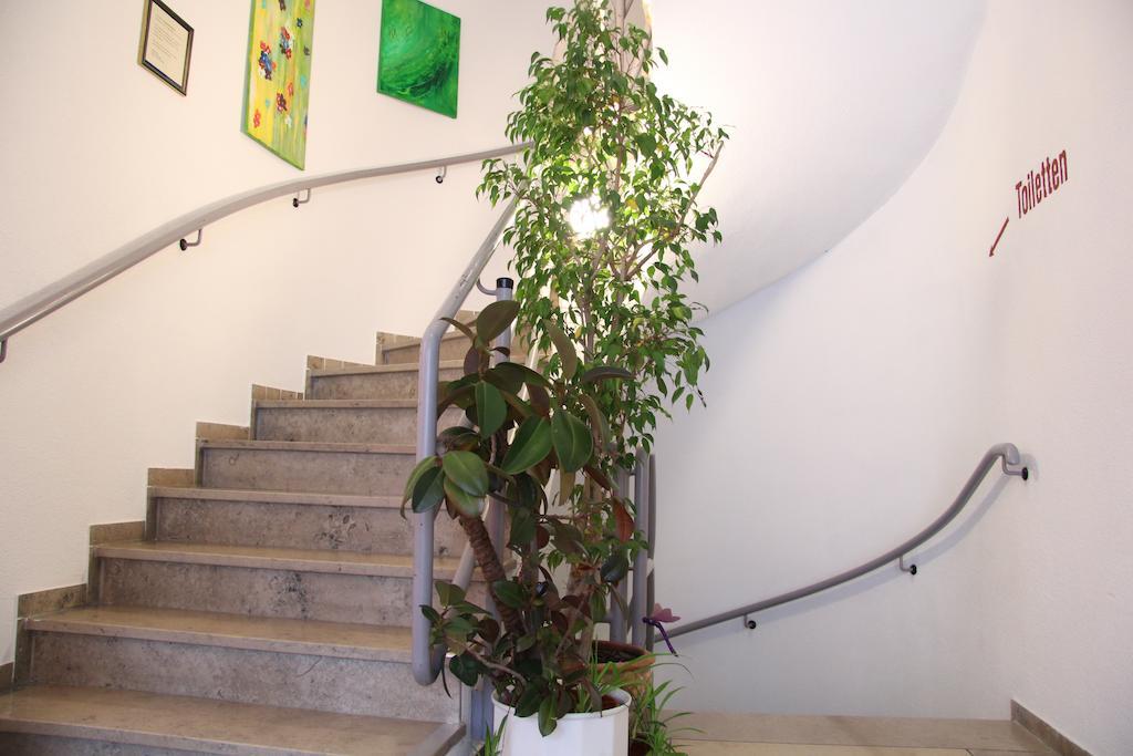 Hotel Am Schloss Neuenstein エクステリア 写真